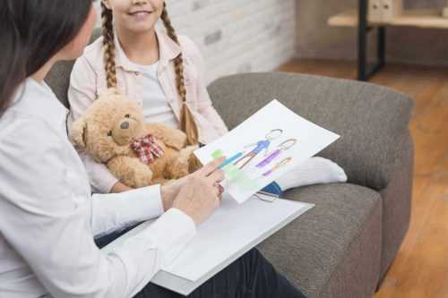 פסיכולוגית ילדים לבדיקת בשלות