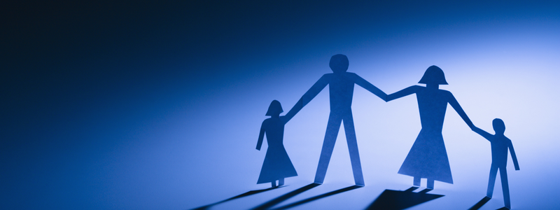 גזירי נייר בצורת אמא, אבא ושני ילדים